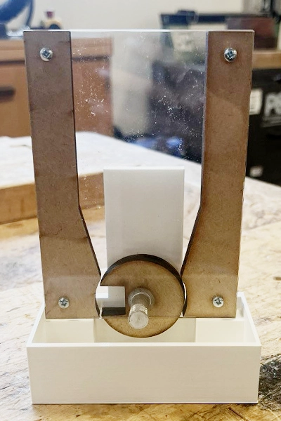 Izzy Domican Pill Dispenser